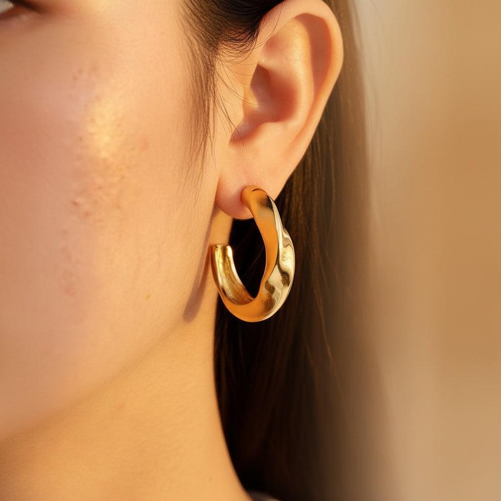 „Iramira“ Classic Twist Half Hoop Ohrringe