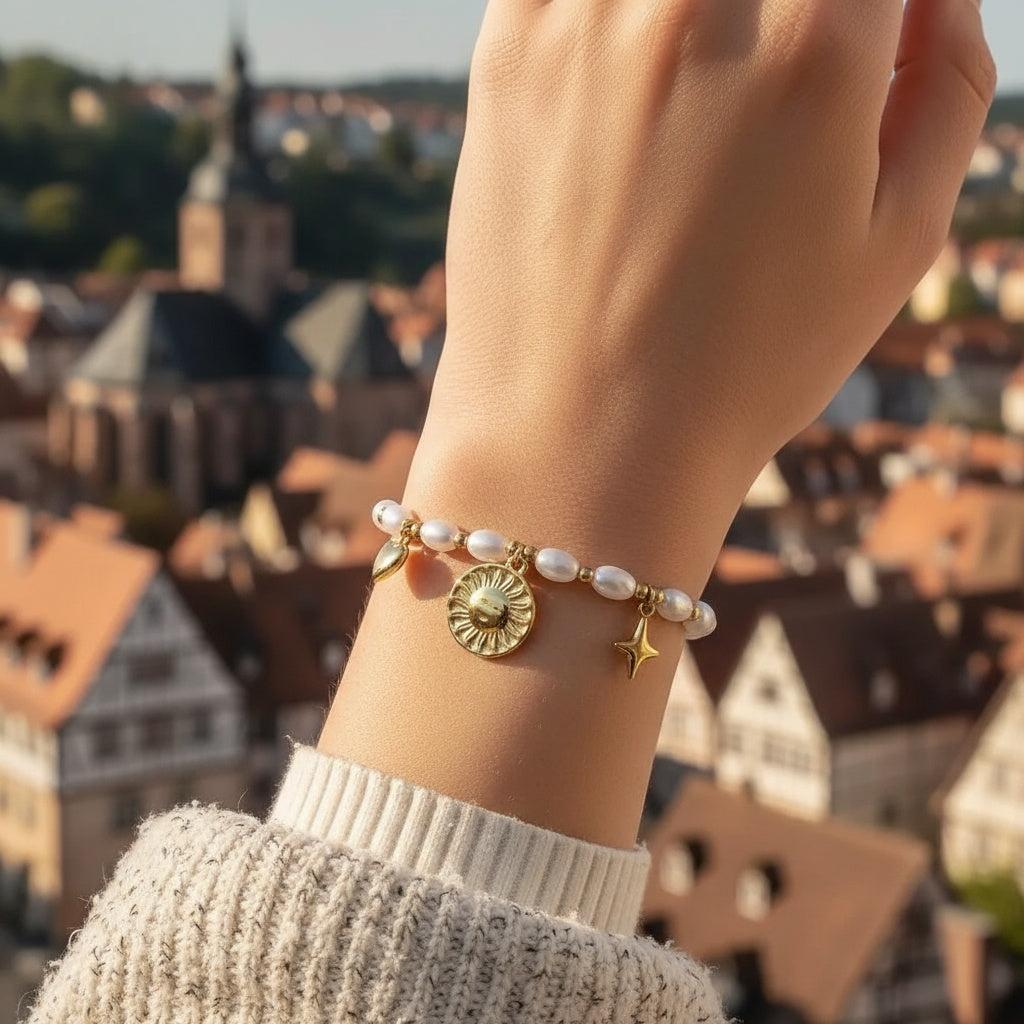 „Iravella“ Pearl Chain With Charms Armband