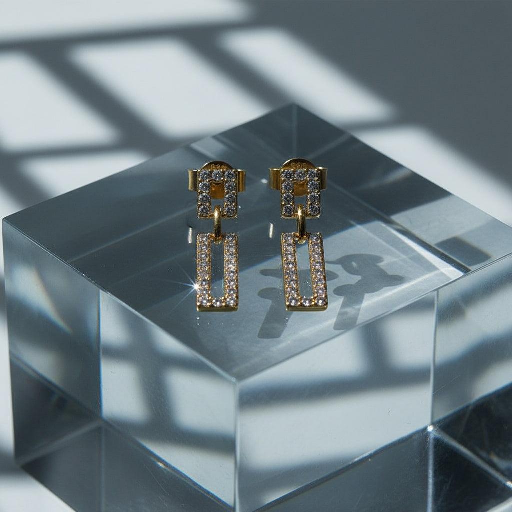 "Larira" – Ohrstecker aus 925er Silber mit rechteckigem Zirkoniabesatz