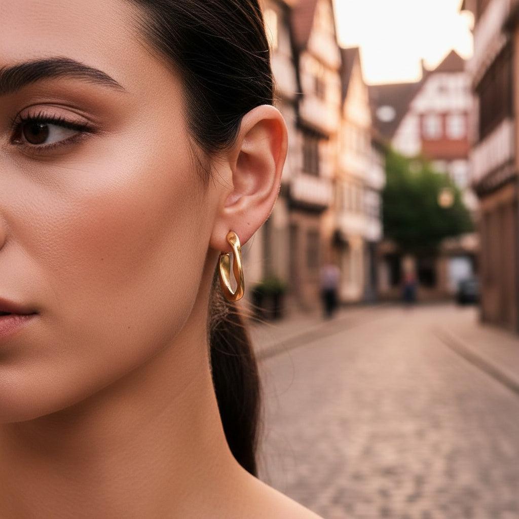 „Liranara“ Classic Twist Half Hoop Ohrringe