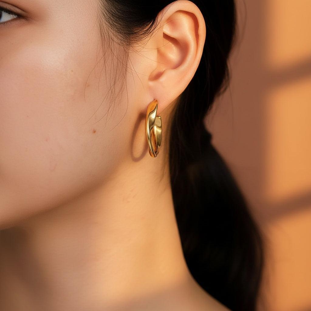 „Liranara“ Classic Twist Half Hoop Ohrringe