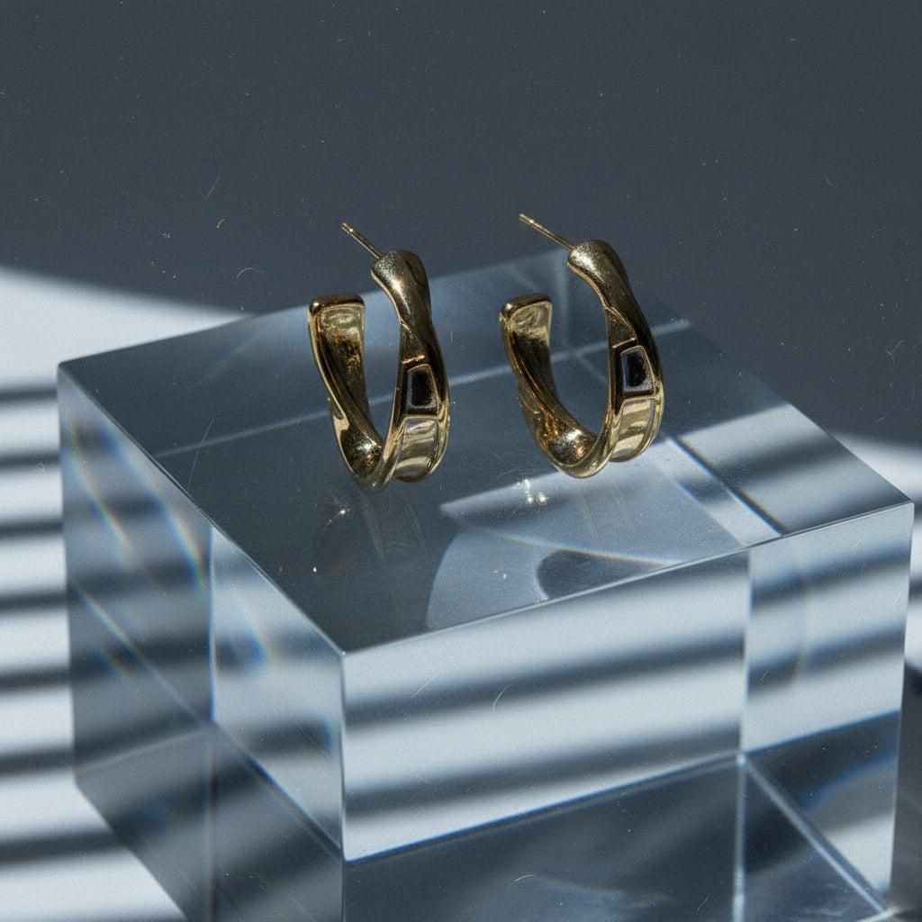 „Liranara“ Classic Twist Half Hoop Ohrringe