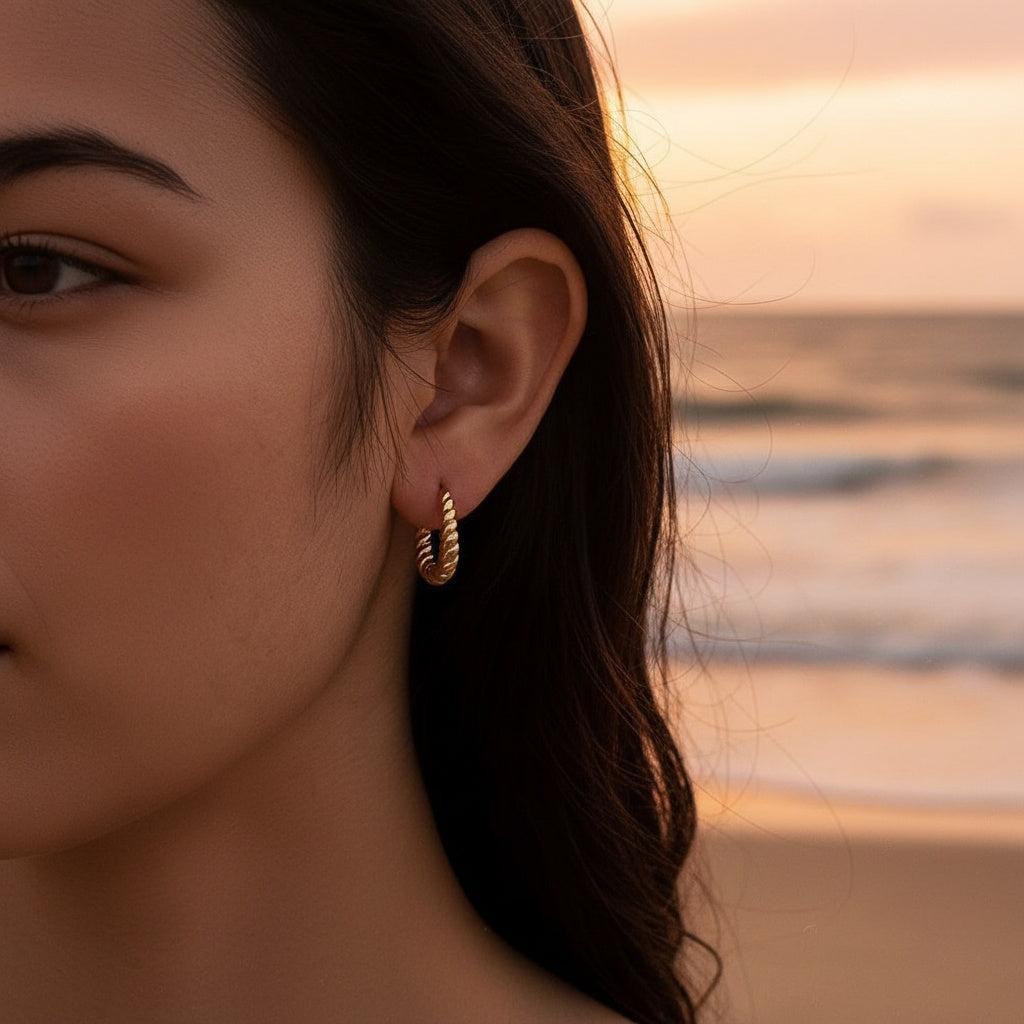 „Lorasara“ Twist Hoop Ohrringe