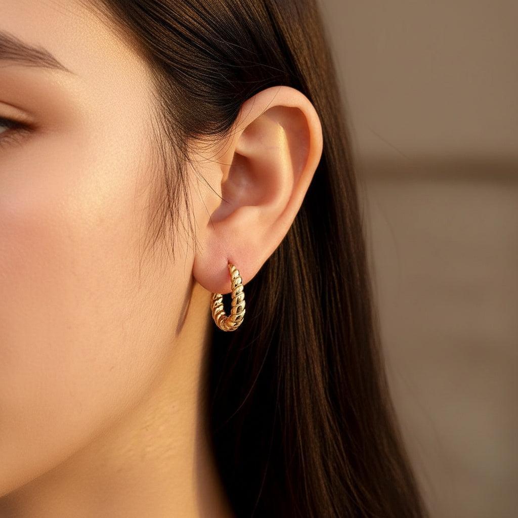 „Lorasara“ Twist Hoop Ohrringe