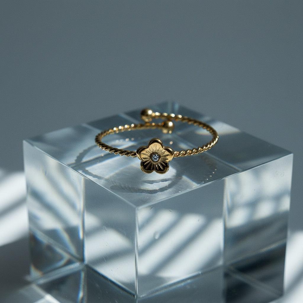 Loravera - Nice Flower Ring