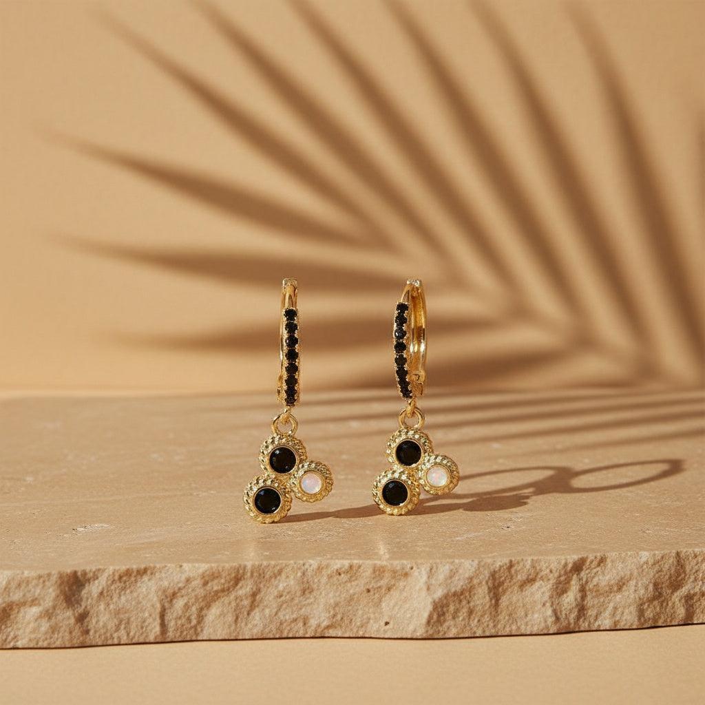 „Lumilinaa“ Three Diamond Dots Vergoldete Ohrringe