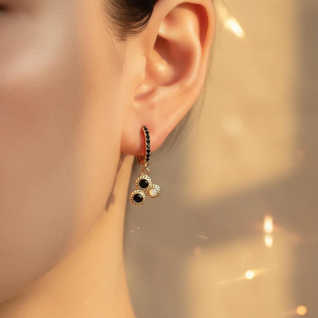 „Lumilinaa“ Three Diamond Dots Vergoldete Ohrringe