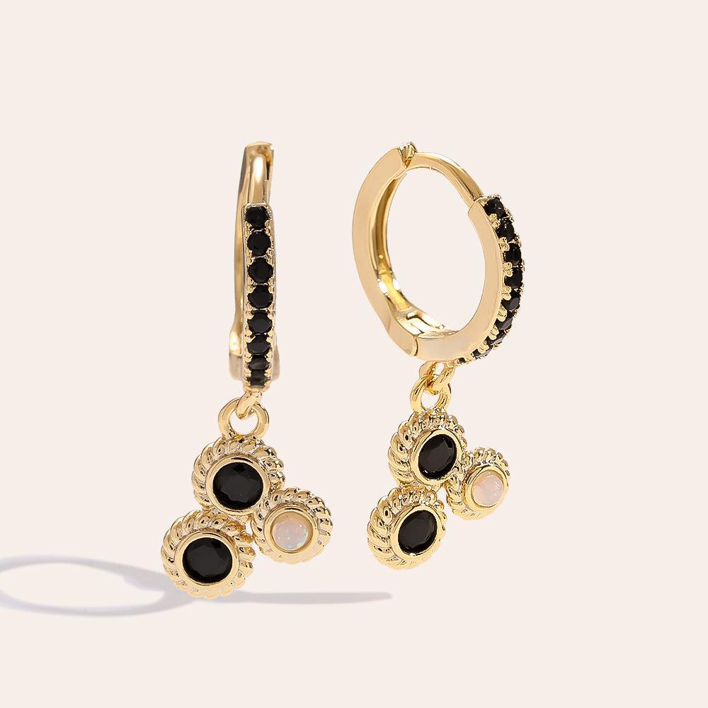 „Lumilinaa“ Three Diamond Dots Vergoldete Ohrringe-Goldharmonie
