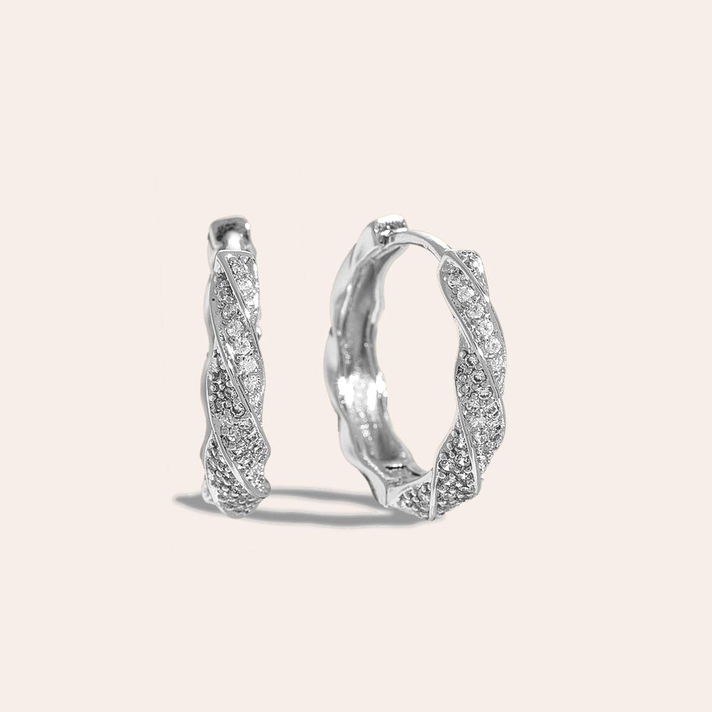 „Luminoraa“ Mini Diamonds In Hoop Ohrringe
