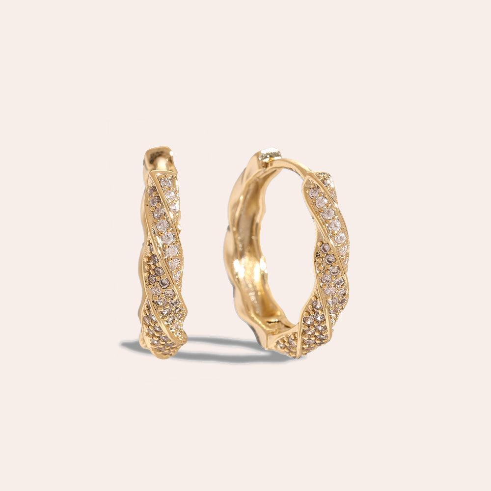 „Luminoraa“ Mini Diamonds In Hoop Ohrringe-Goldharmonie