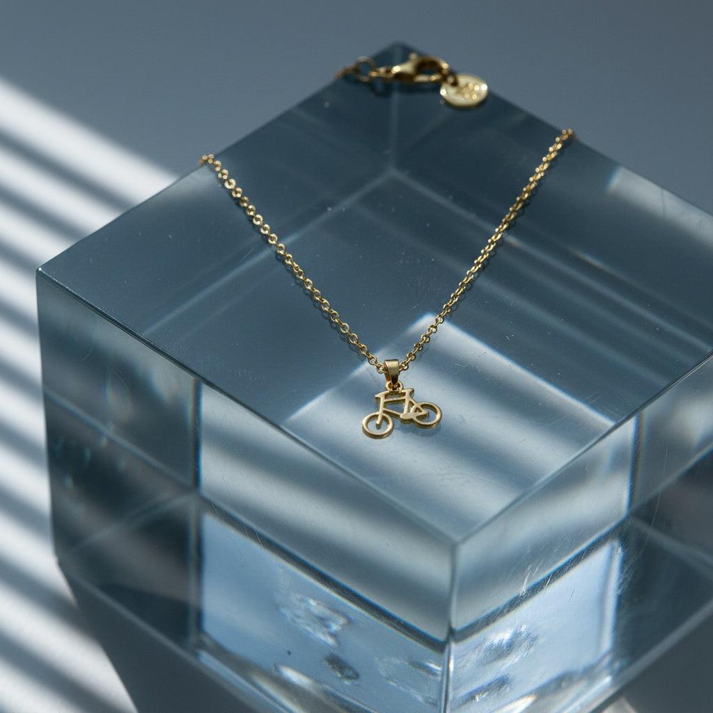 "Lumivaraora" Diamond Sea Horse Edelstahl Halskette