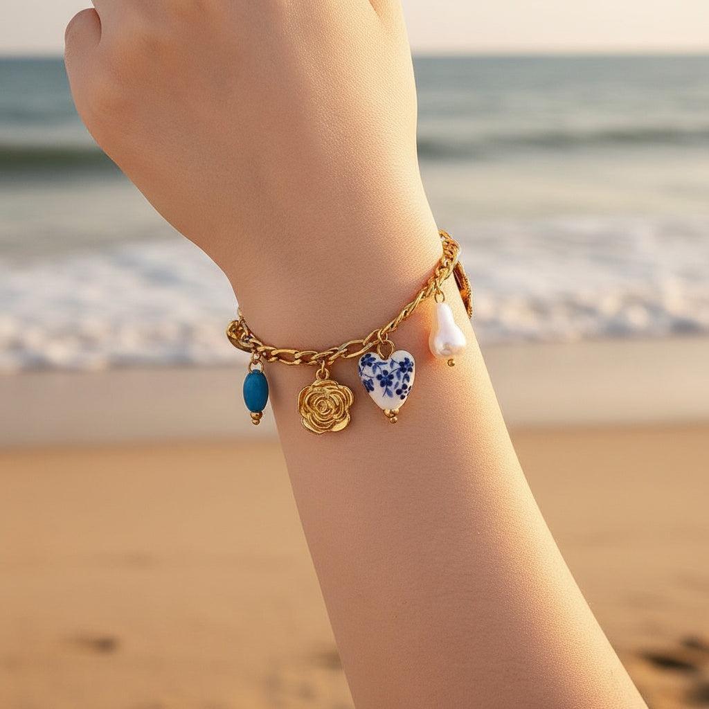 „Lunielle“ – Edelstahl-Arm­kette mit Keramikperlen-Charms, 17 cm + 3 cm