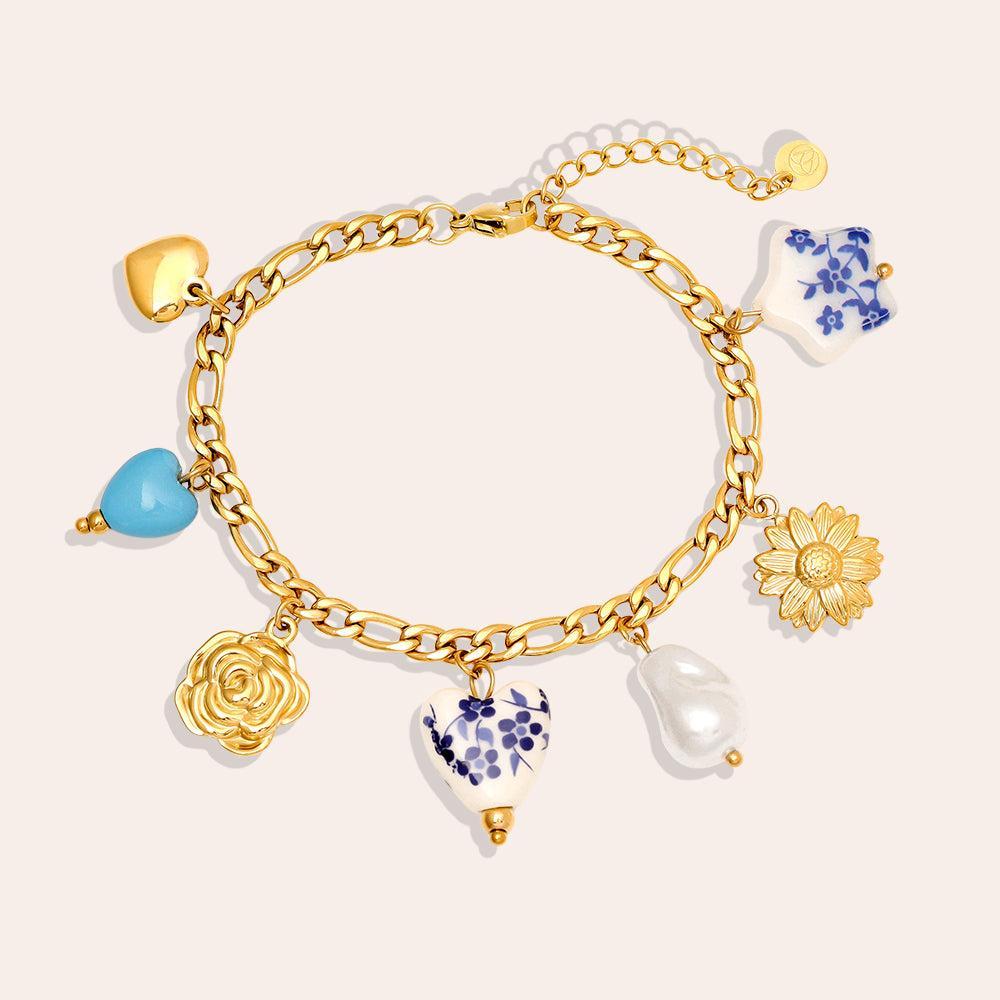 „Lunielle“ – Edelstahl-Arm­kette mit Keramikperlen-Charms, 17 cm + 3 cm-Goldharmonie