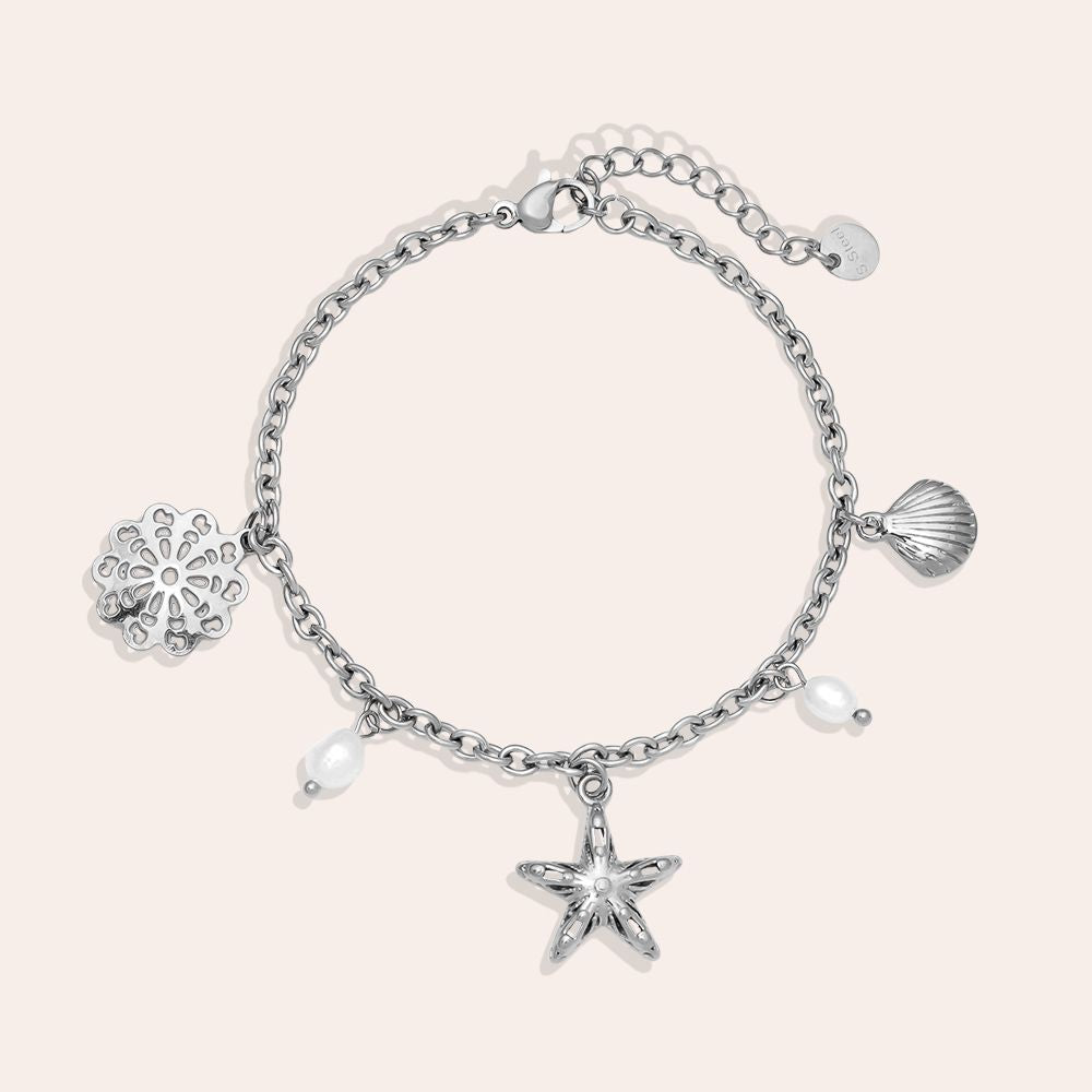 „Mareli“ – Edelstahl-Arm­kette mit Süßwasserperle & Meeres-Charms, 17 cm + 3 cm
