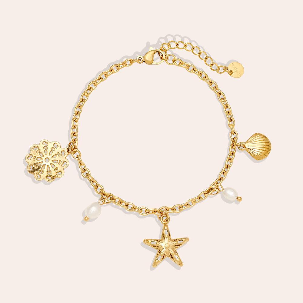 „Mareli“ – Edelstahl-Arm­kette mit Süßwasserperle & Meeres-Charms, 17 cm + 3 cm-Goldharmonie