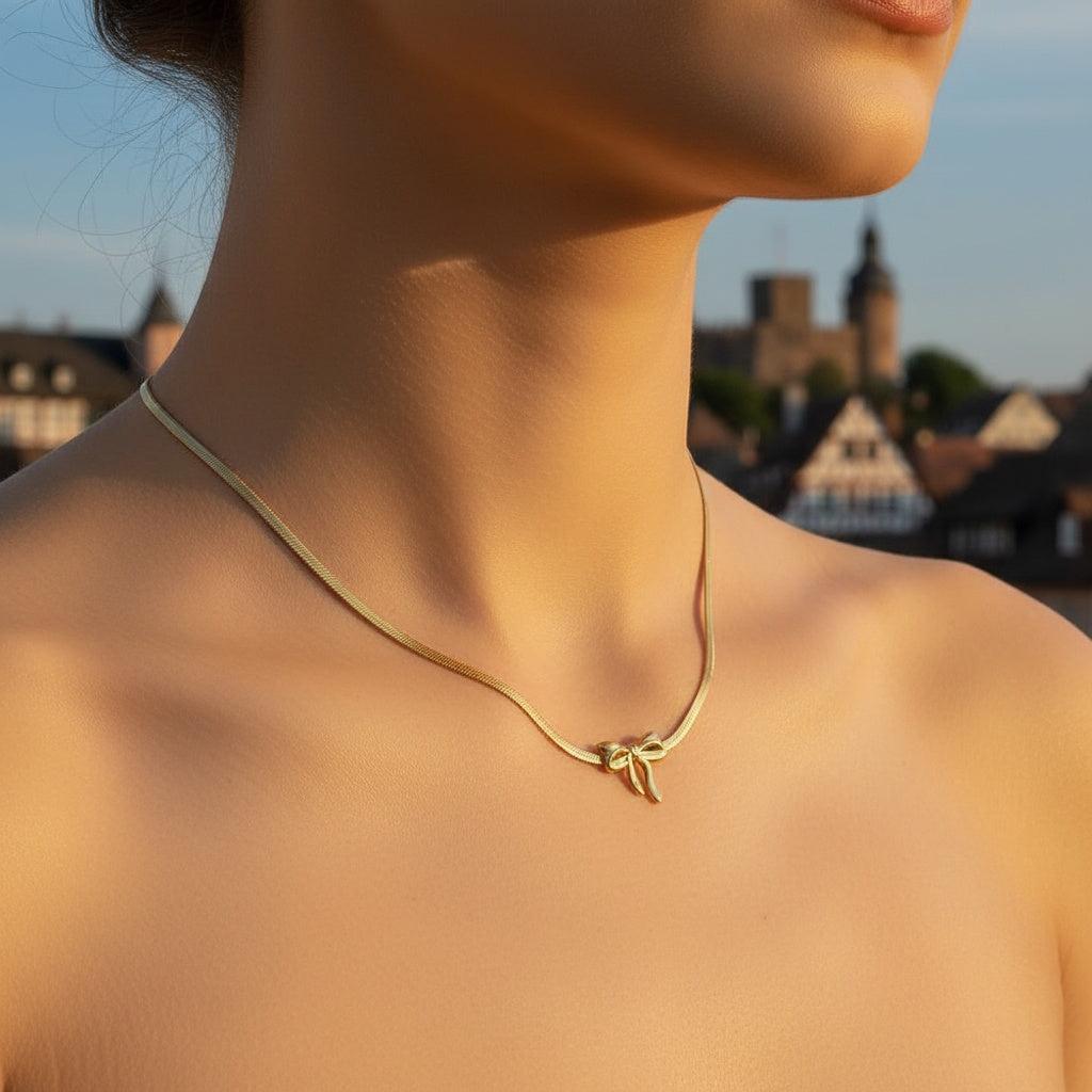 "Melielisora" Bowtie In Snake Chain Edelstahl Halskette