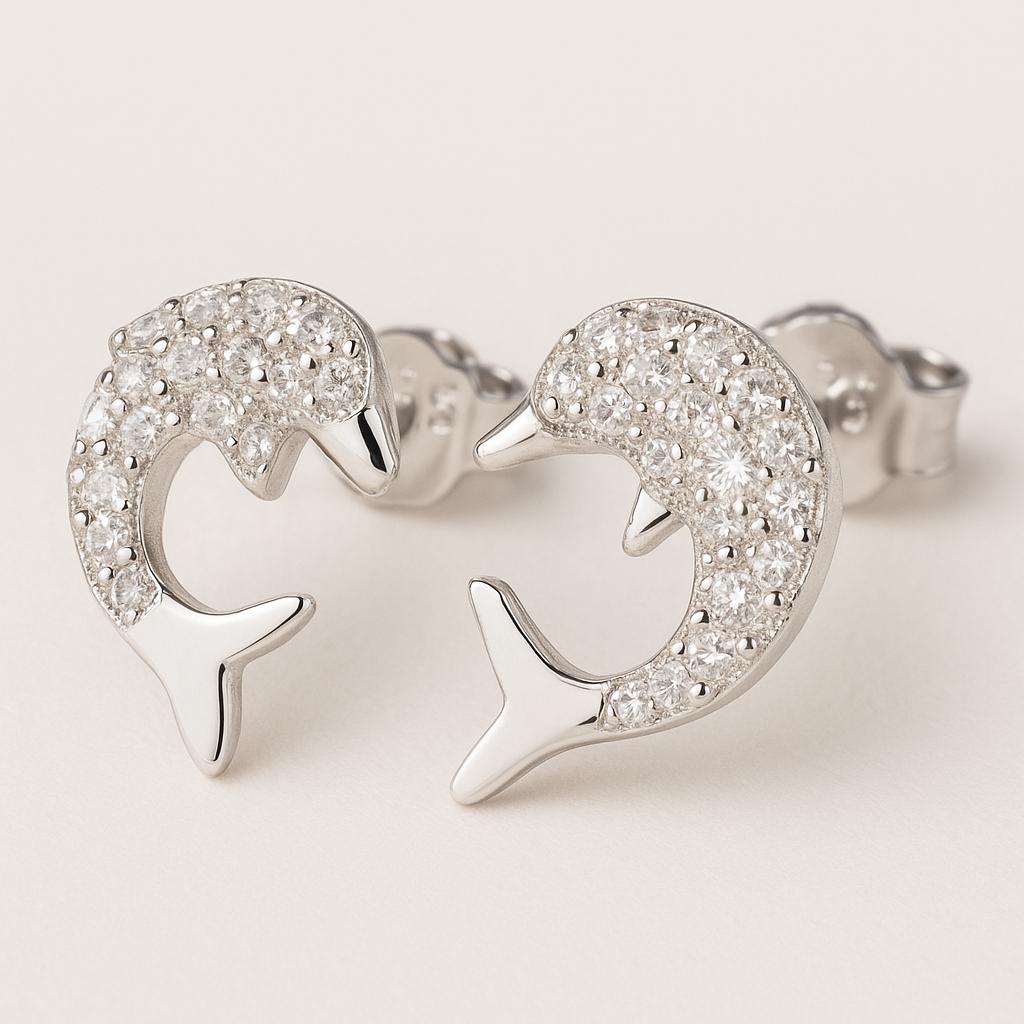„Mirela“ – Ohrstecker aus 925er Silber mit Delfinmotiv und Zirkonia-Goldharmonie
