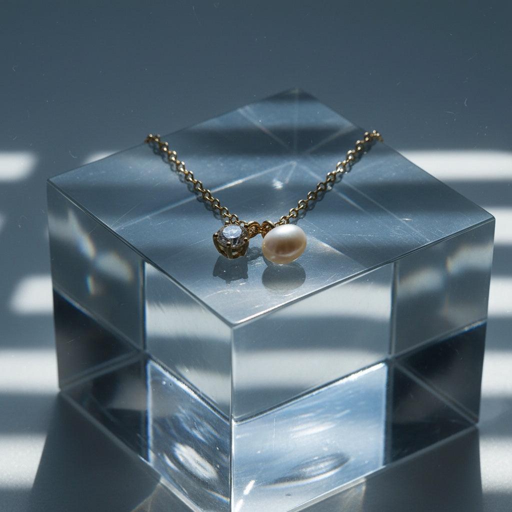 "Nalani" – Goldfarbene Halskette mit Süßwasserperle & Zirkonia