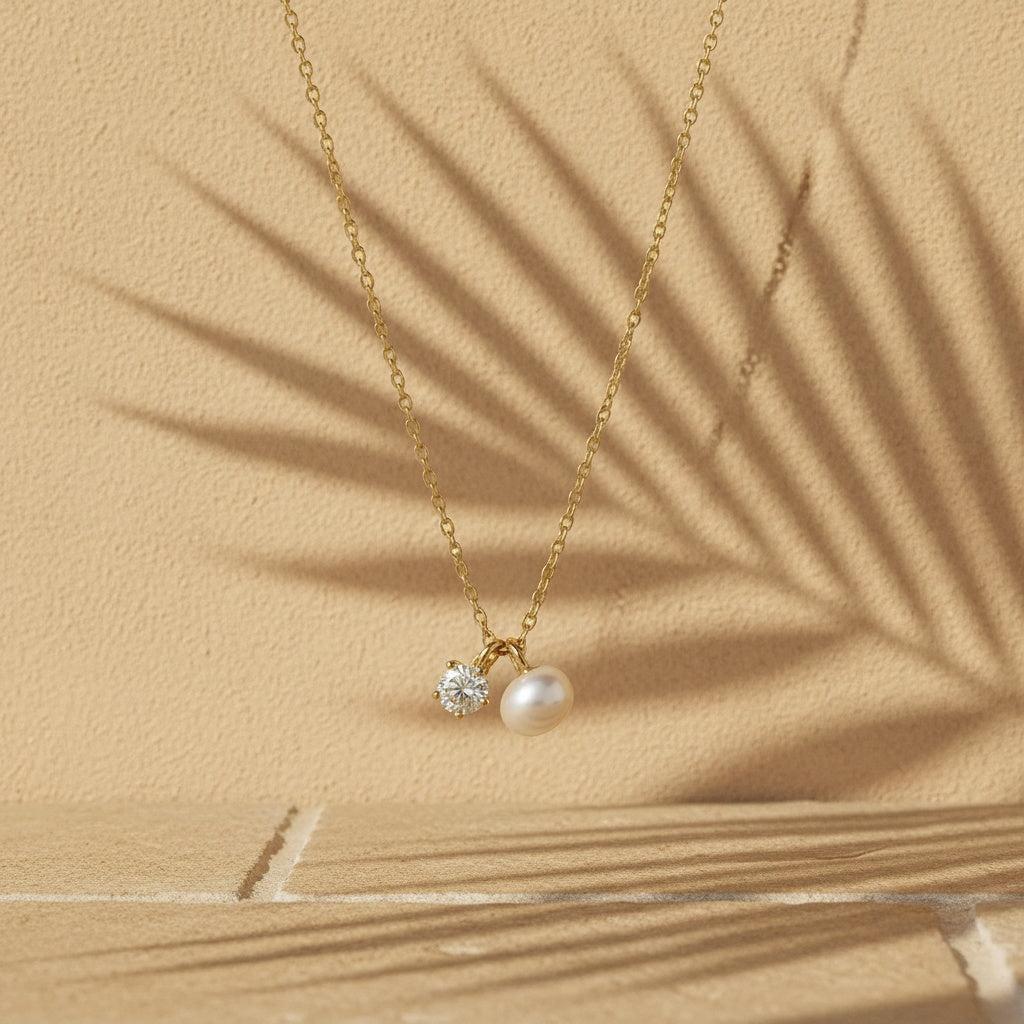 "Nalani" – Goldfarbene Halskette mit Süßwasserperle & Zirkonia