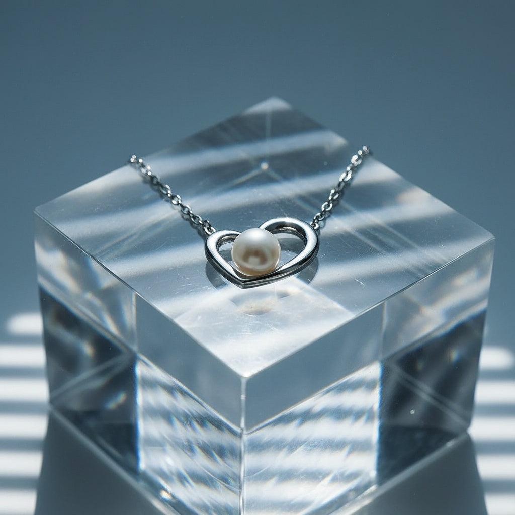 „Narell“ – Anhängerkette mit Herzanhänger, Perlmutt & Süßwasserperle, 42,5 + 5 cm