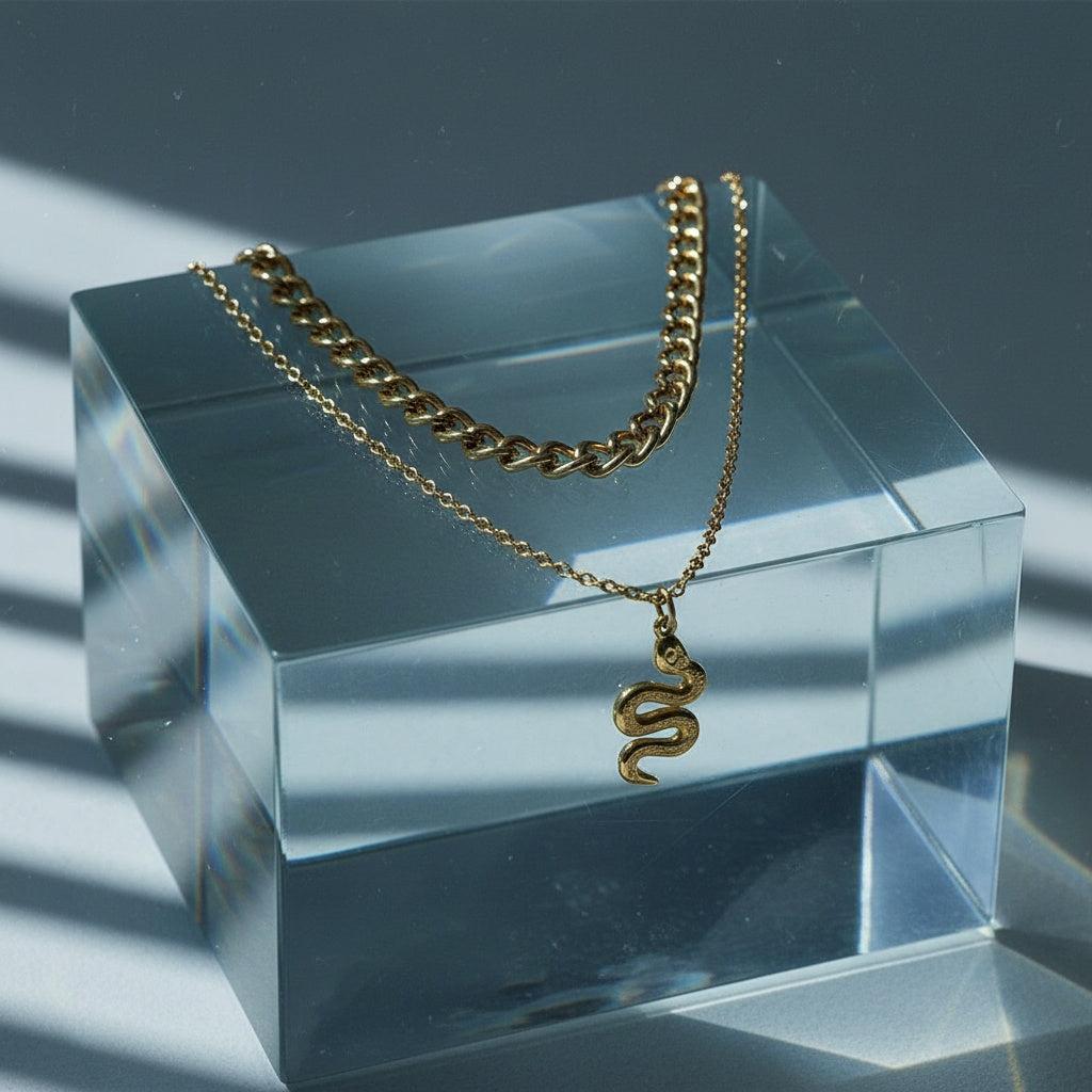 "Nayomi" – Zweiteilige goldfarbene Layering-Kette mit Schlangenanhänger