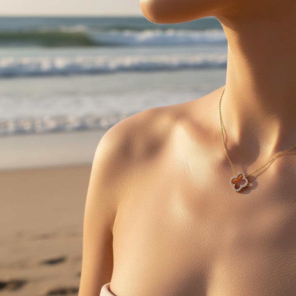 "Noavarayne" Hollow Diamond Lucky Flower Edelstahl Halskette
