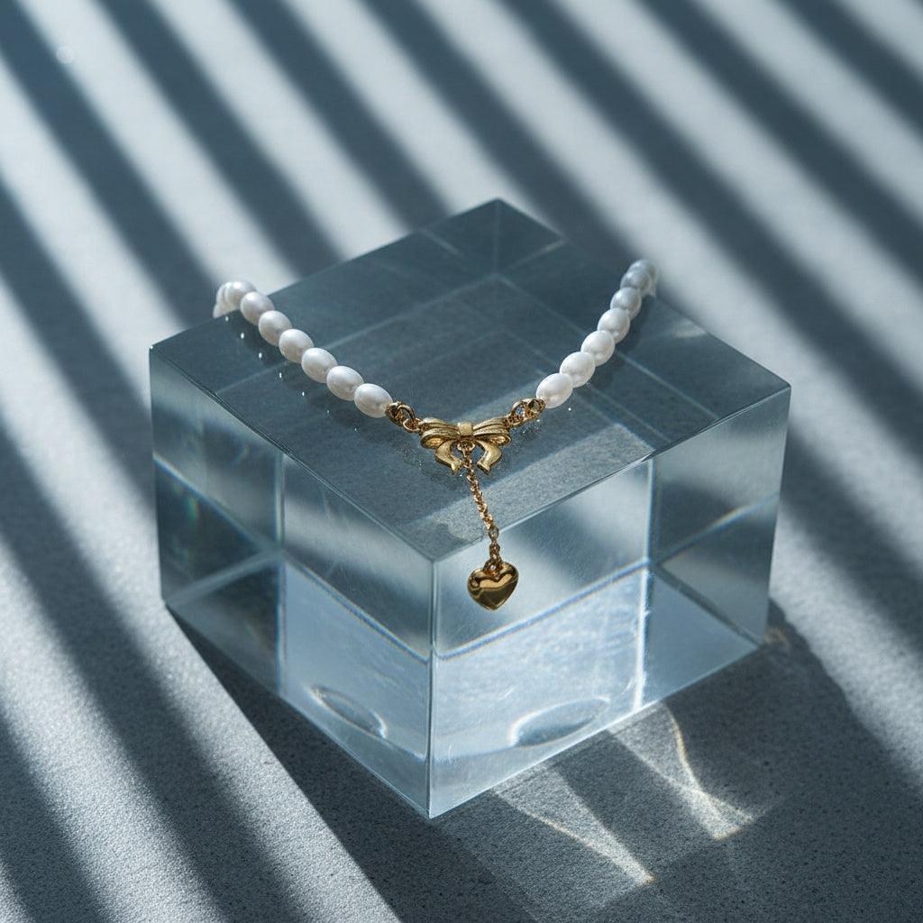 "Norariaine" Bowtie With Heart In Pearl Chain Edelstahl Halskette