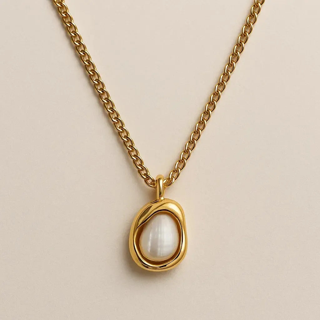 „Norella“ – Edelstahlkette mit beweglichem Anhänger & Süßwasserperle, 41 + 4,5 cm-Goldharmonie