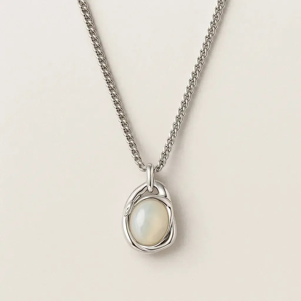 „Norella“ – Edelstahlkette mit beweglichem Anhänger & Süßwasserperle, 41 + 4,5 cm-Goldharmonie