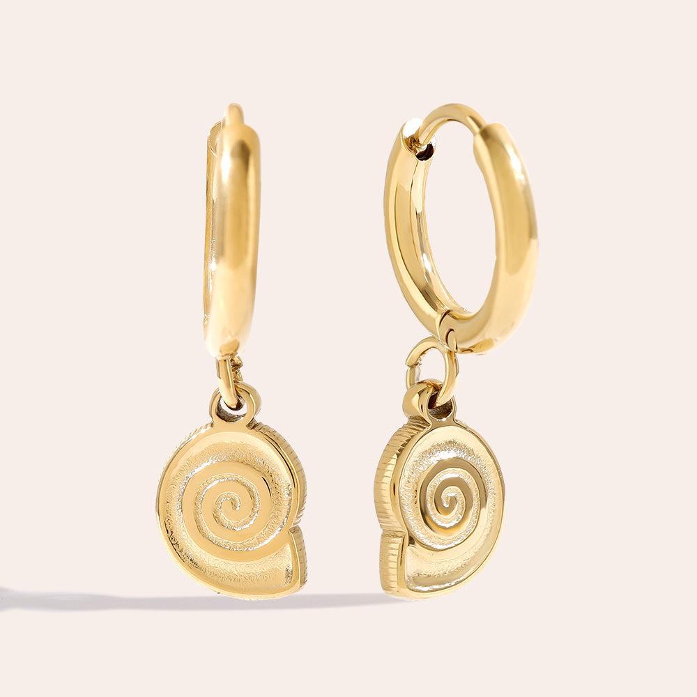 „Novimira“ Mini Snail Ohrringe-Goldharmonie