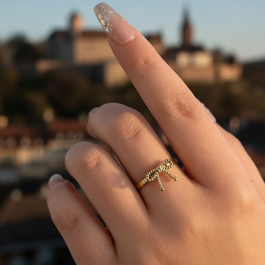 Oliatara - Dots Bowtie Ring