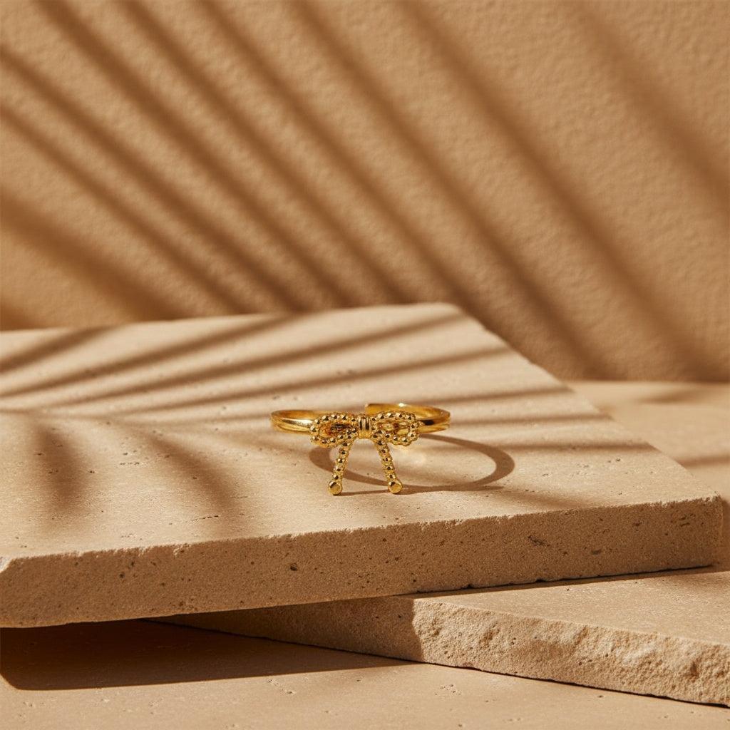 Oliatara - Dots Bowtie Ring
