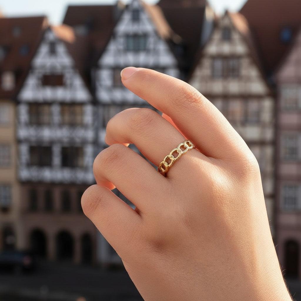 Oliavia - Chained Circles Ring