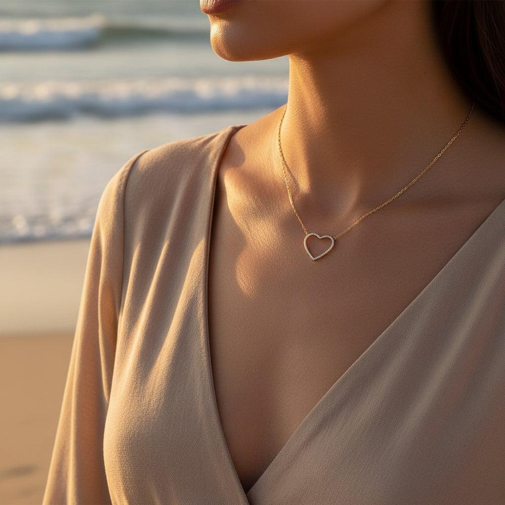 "Rinayalyn" Tiny Diamonds Hollow Heart Edelstahl Halskette