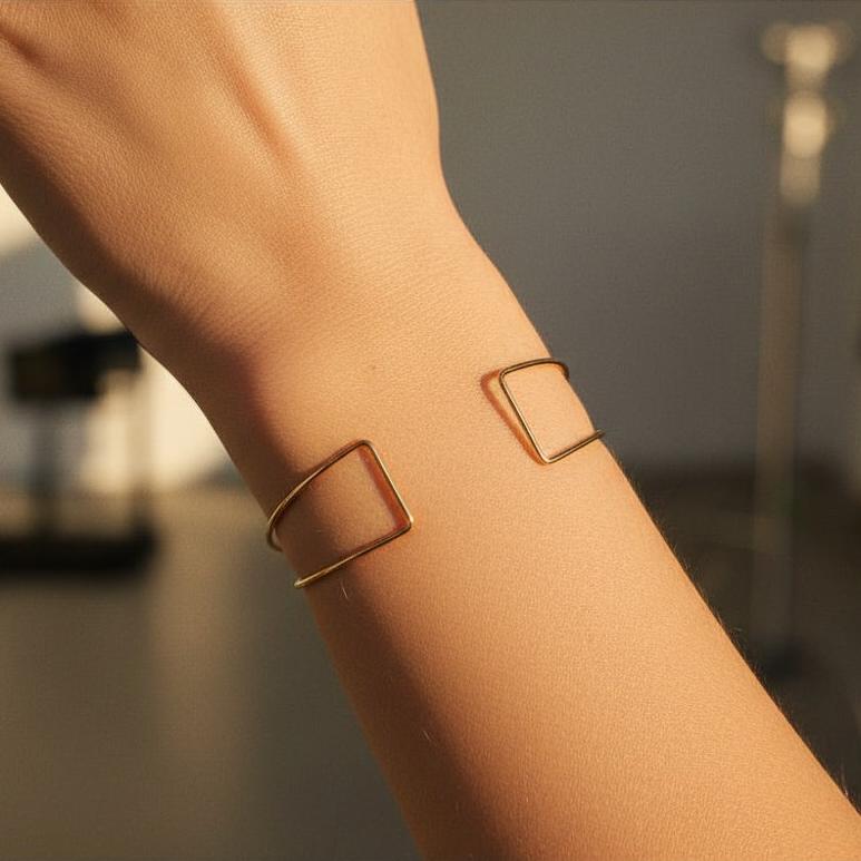 „Saviria“ Adjustable Rectangle Armband
