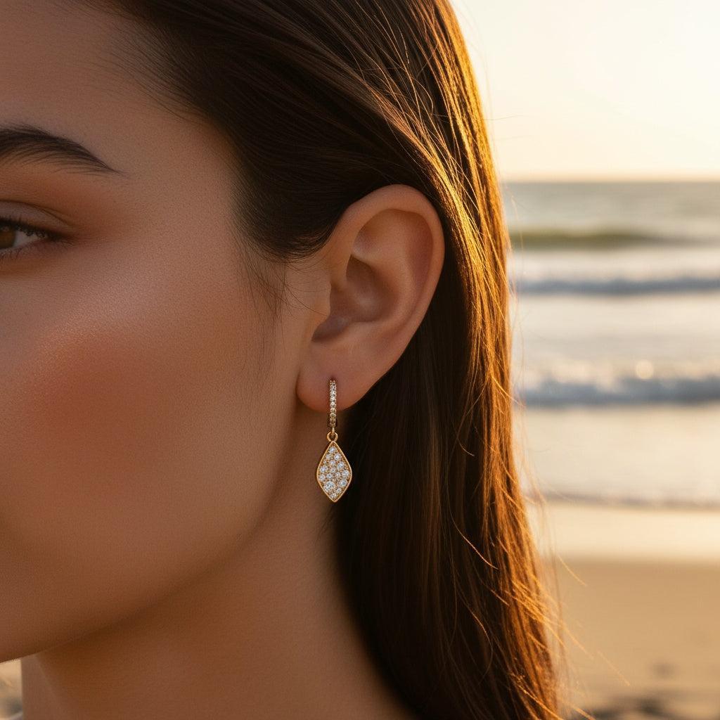 „Savivia“ Sparkling Diamond Drop Vergoldete Ohrringe
