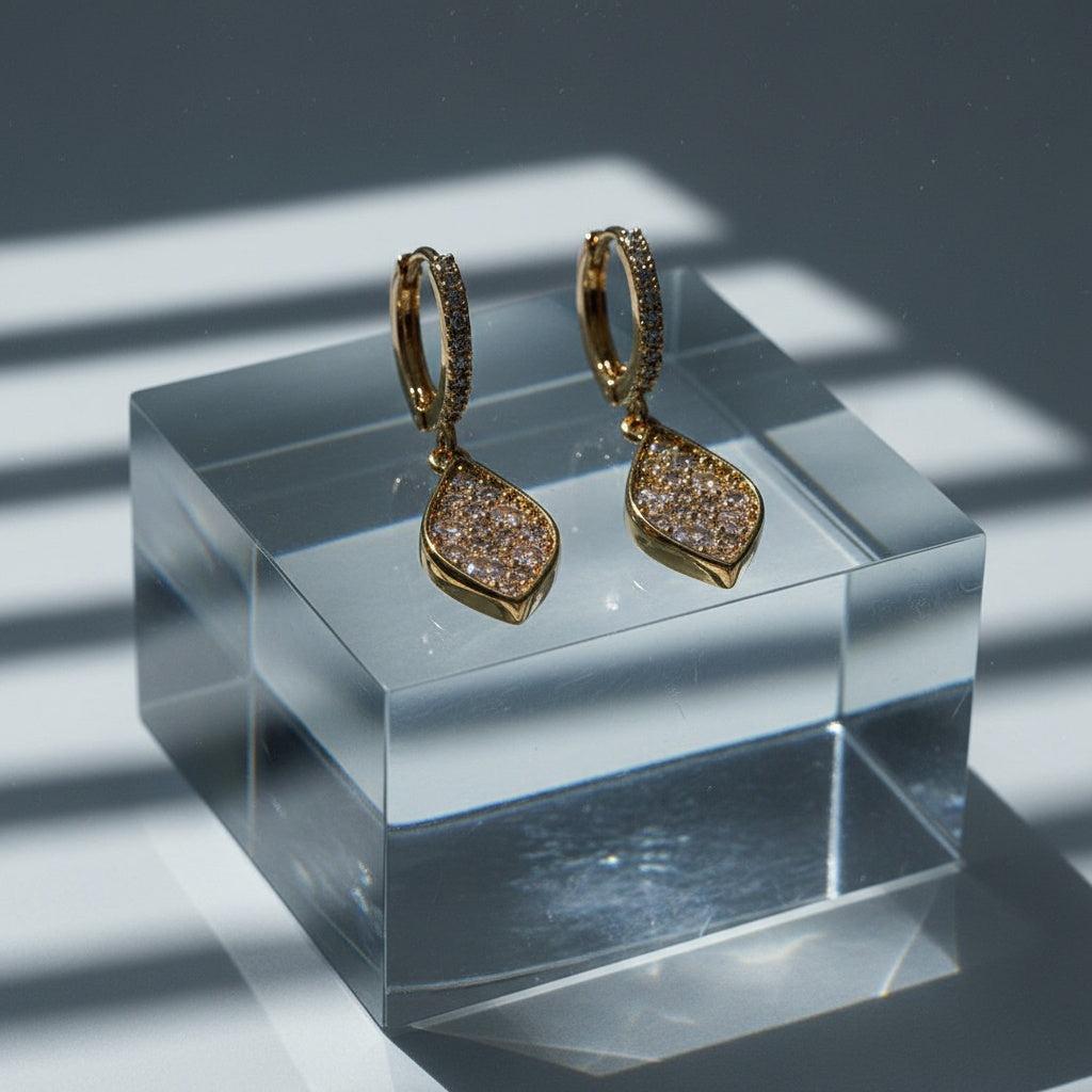 „Savivia“ Sparkling Diamond Drop Vergoldete Ohrringe