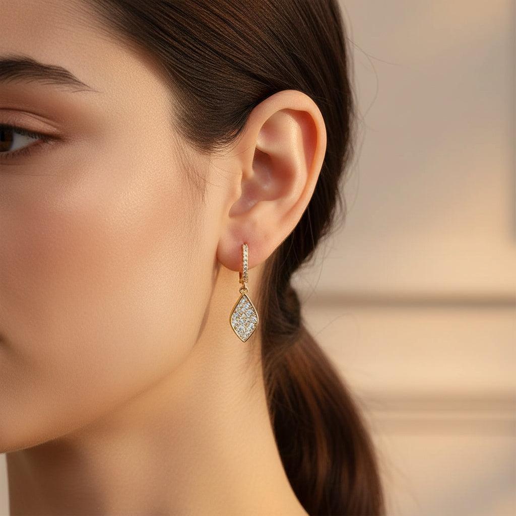 „Savivia“ Sparkling Diamond Drop Vergoldete Ohrringe