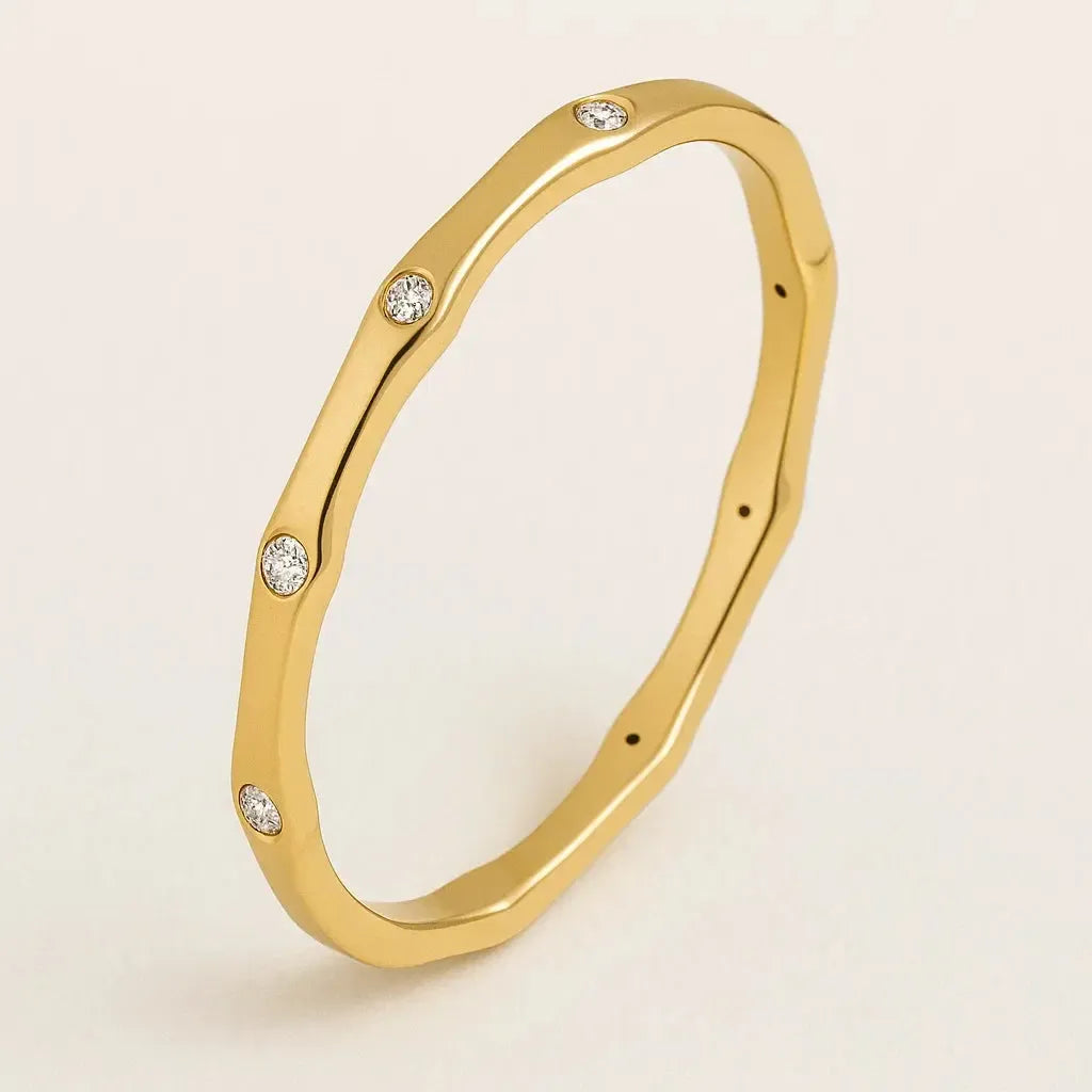 "Selina" – Goldfarbener Ring mit Similibesatz