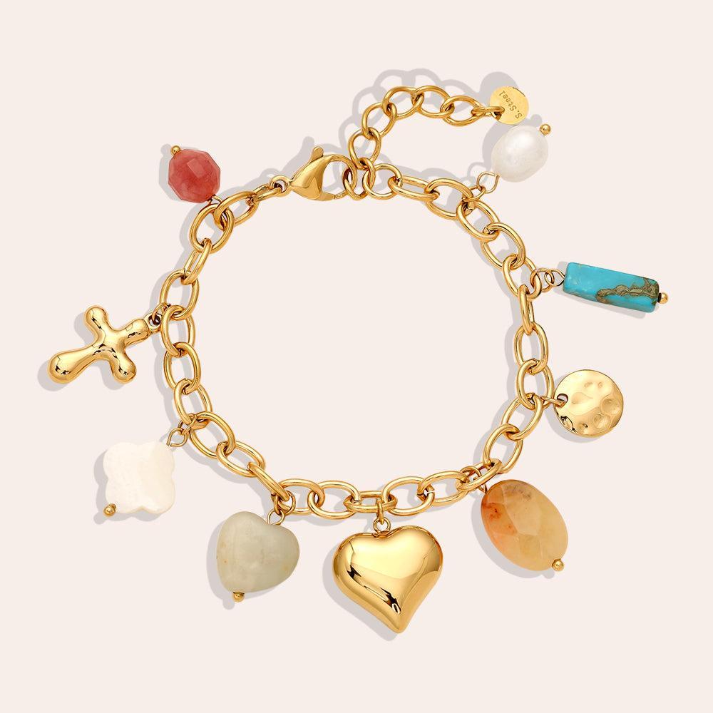 „Serapha“ – Edelstahl-Arm­kette mit Muschel-, Naturstein- & Süßwasserperlen-Charms, 16,5 cm + 3 cm-Goldharmonie