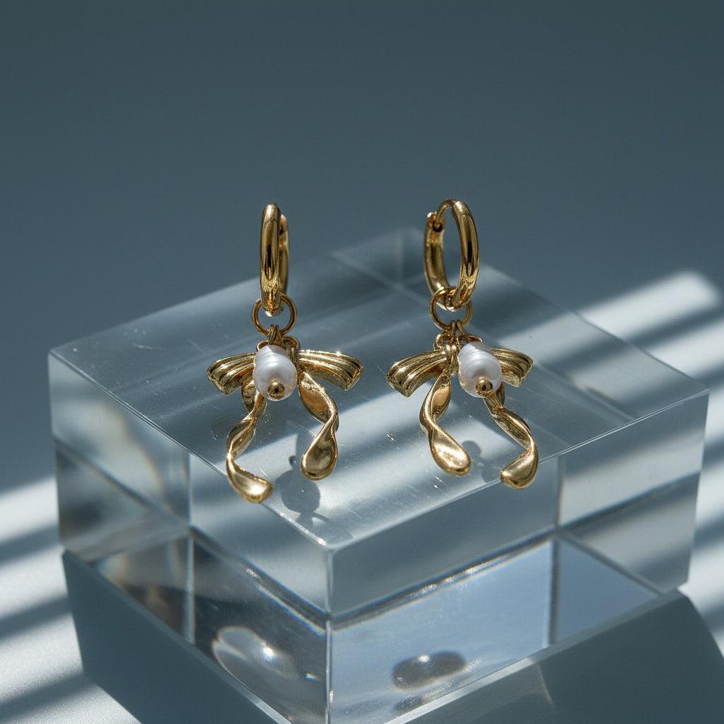 „Seraria“ Bowtie And Pearl Ohrringe