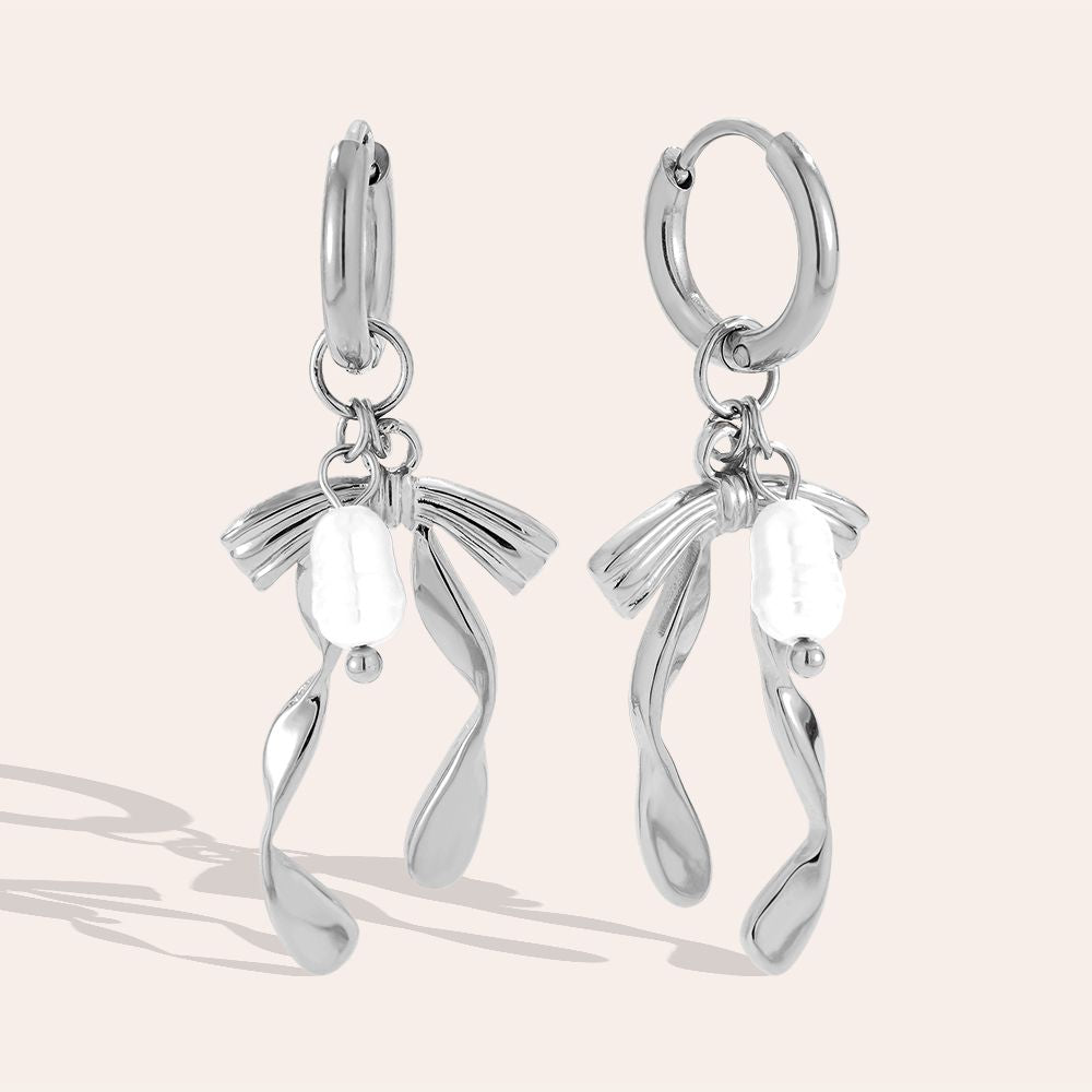 „Seraria“ Bowtie And Pearl Ohrringe
