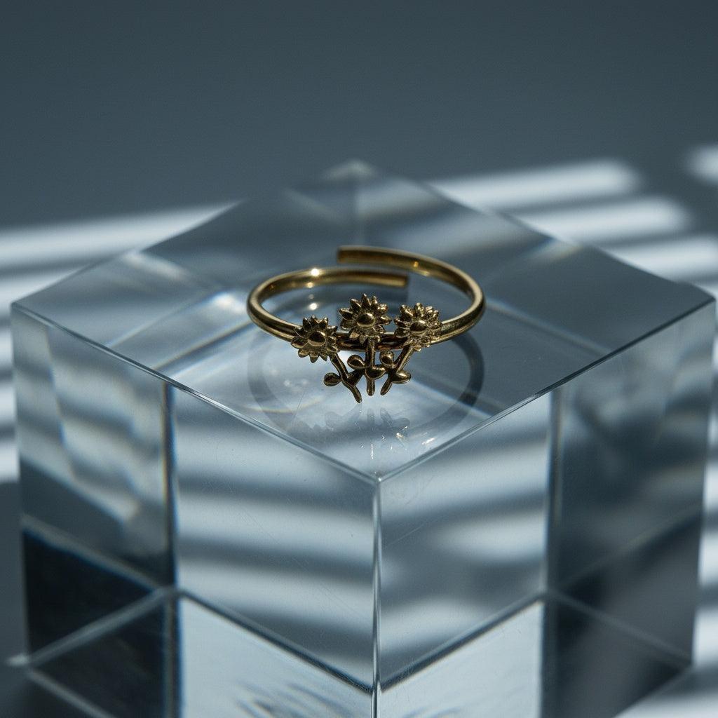 Solanella - Three Flowers Ring