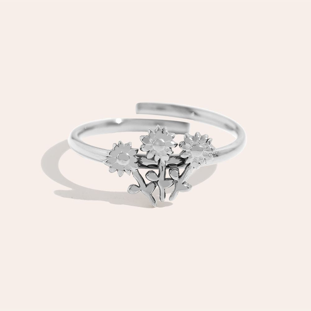 Solanella - Three Flowers Ring