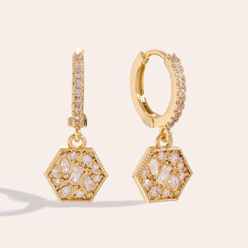 „Solatara“ Sparkling Diamond Hexagon Vergoldete Ohrringe-Goldharmonie