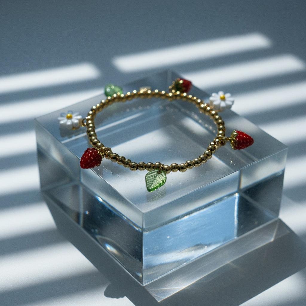 „Solberry“ – Edelstahl-Armband mit Erdbeer- und Charm-Anhängern, 18 cm