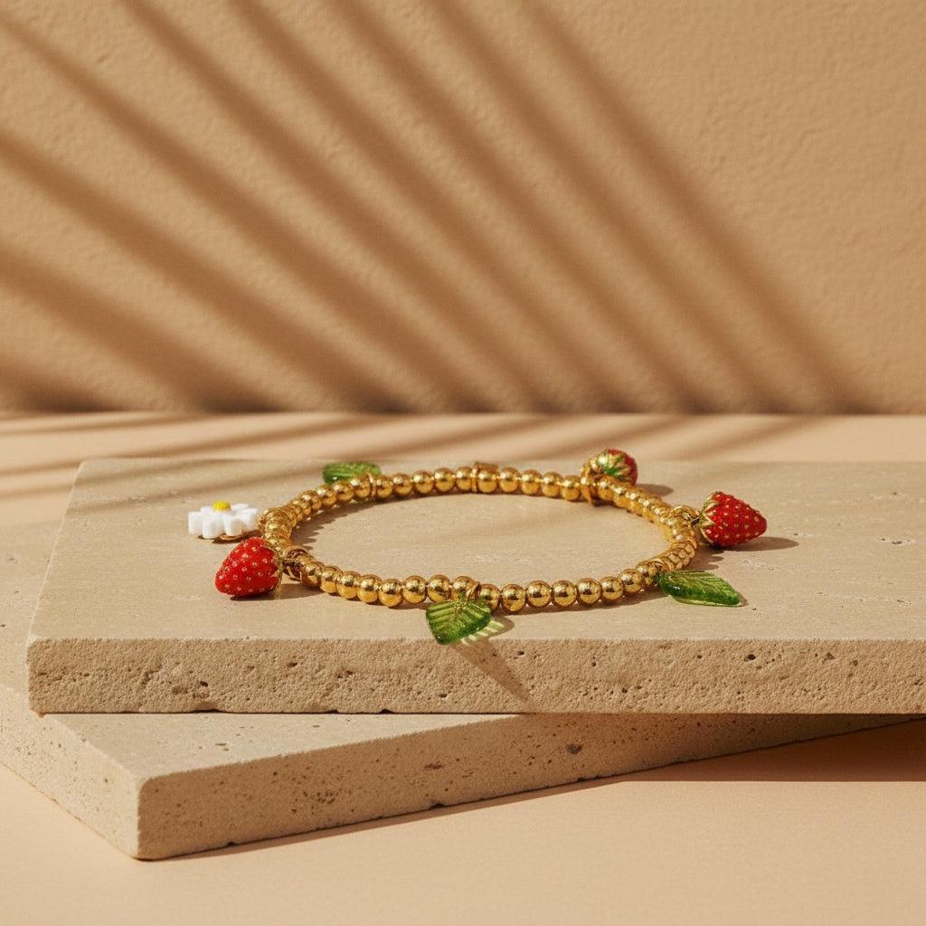 „Solberry“ – Edelstahl-Armband mit Erdbeer- und Charm-Anhängern, 18 cm