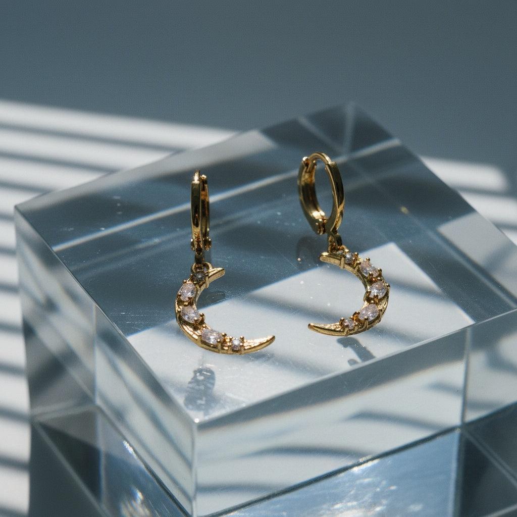 „Solivellaa“ Diamond Moon Vergoldete Ohrringe