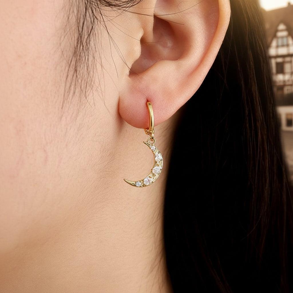 „Solivellaa“ Diamond Moon Vergoldete Ohrringe
