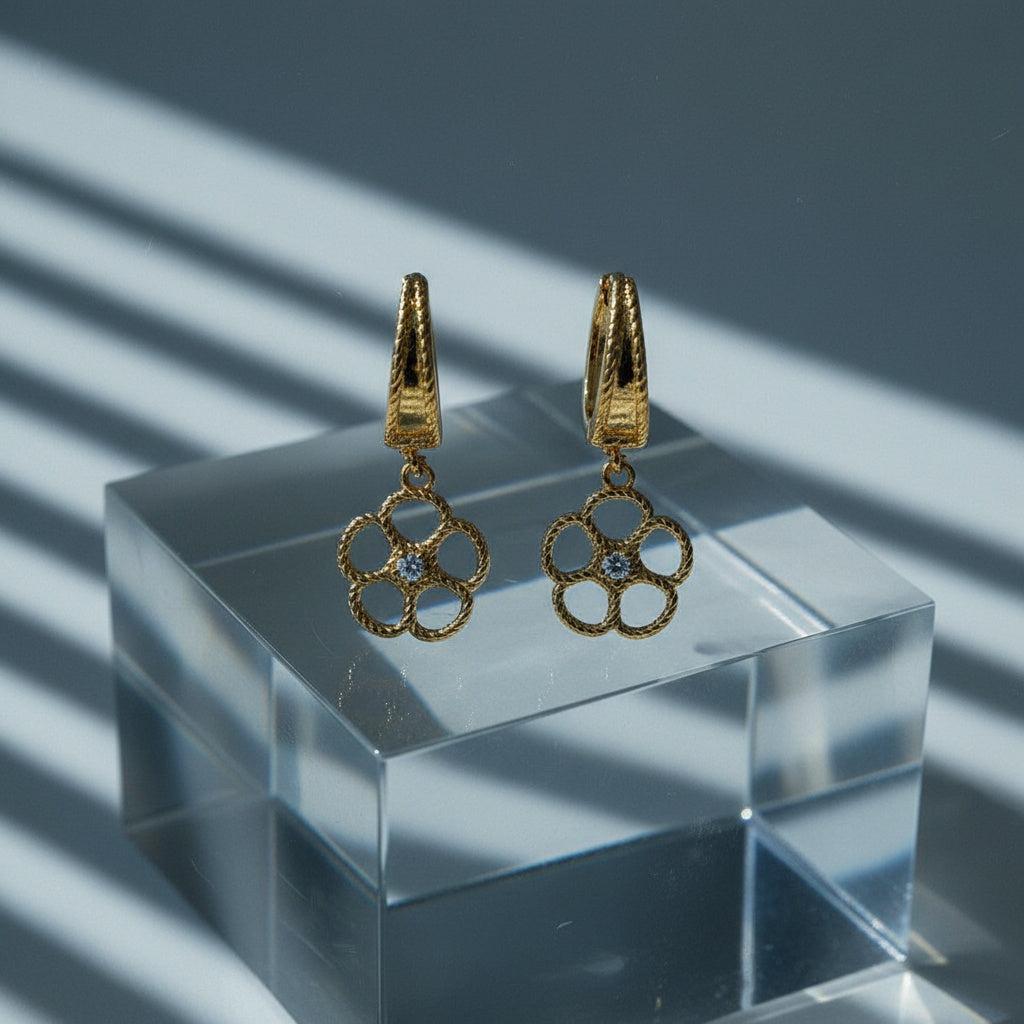 „Talimirae“ Spring Diamond Flower Vergoldete Ohrringe